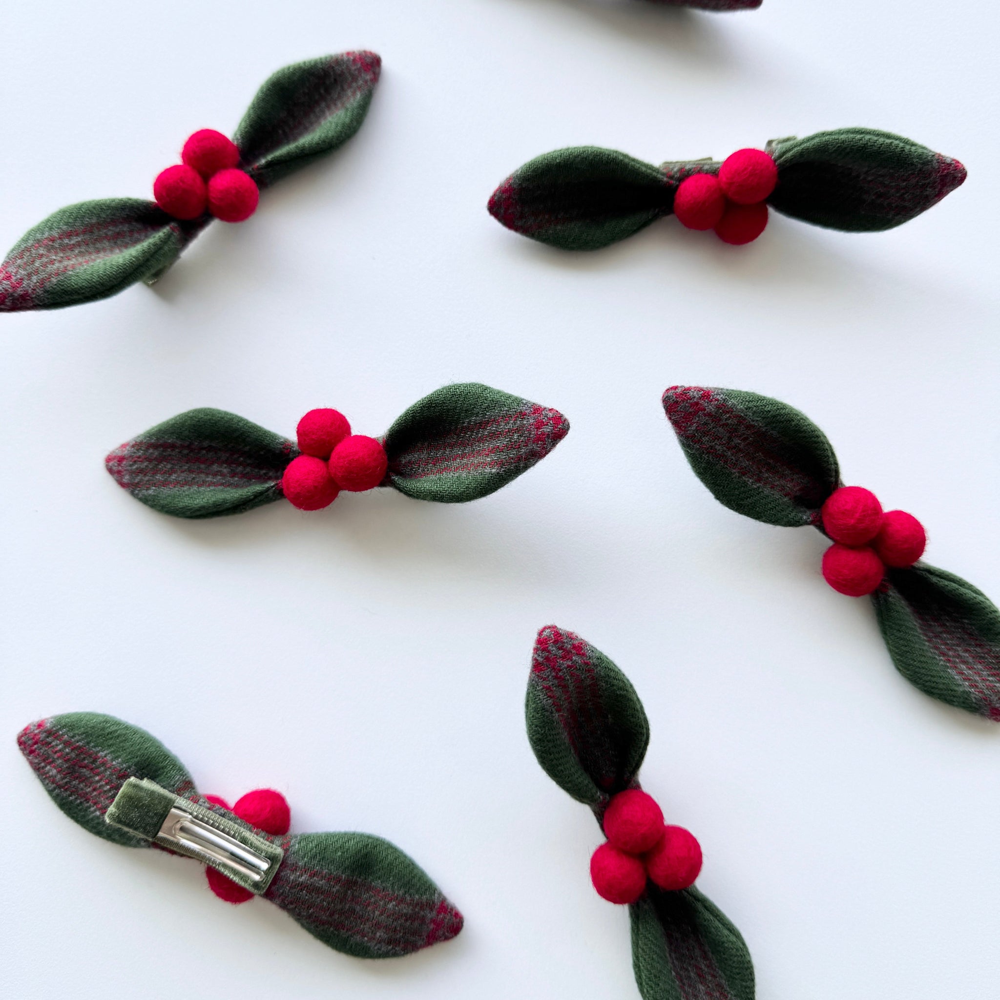 Holly Hair Clip(pre-order)